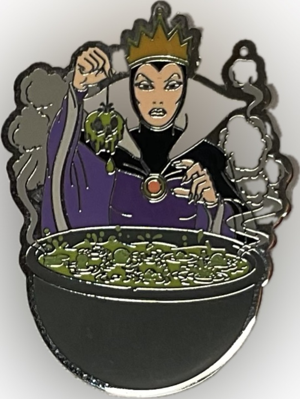 Disney Trading Pin Evil Queen Holdin Poison Apple